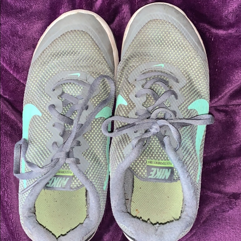 Nike Tennis Shoes
